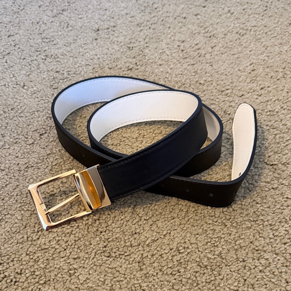 Torrid black and white belt gold details size 00 never worn
